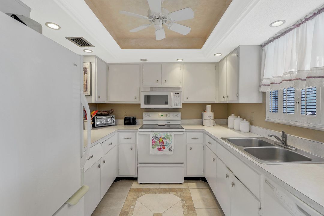 300 Valley Stream Dr #6A, Naples, FL 34113