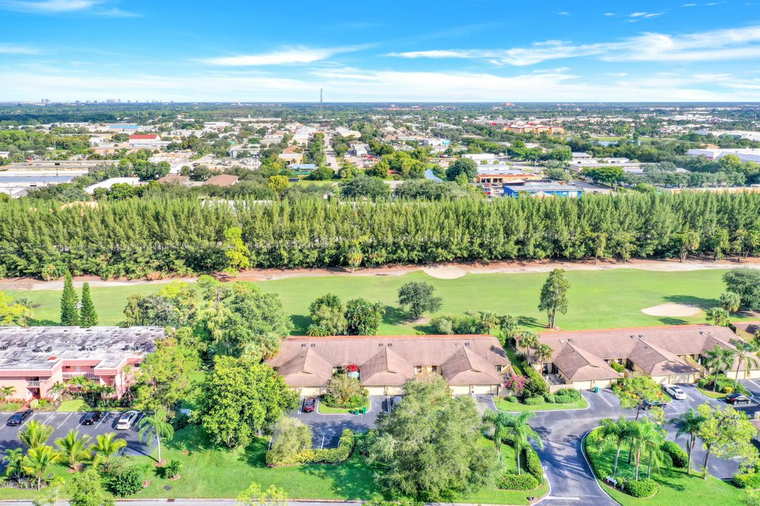 127 Forest Lakes Blvd, Naples, FL 34105