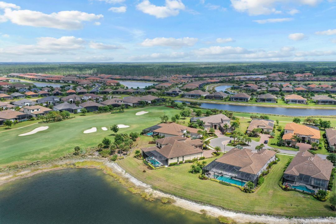 9004 Sorreno Ct, Naples, FL 34119