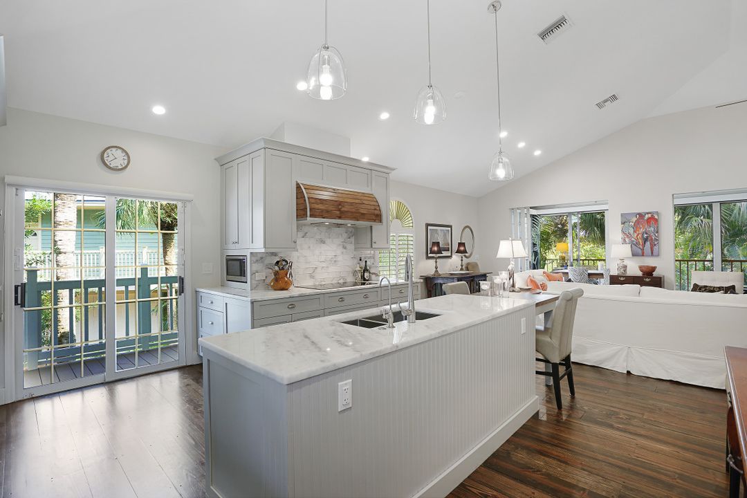 3824 Survey Cir, Bonita Springs, FL 34134