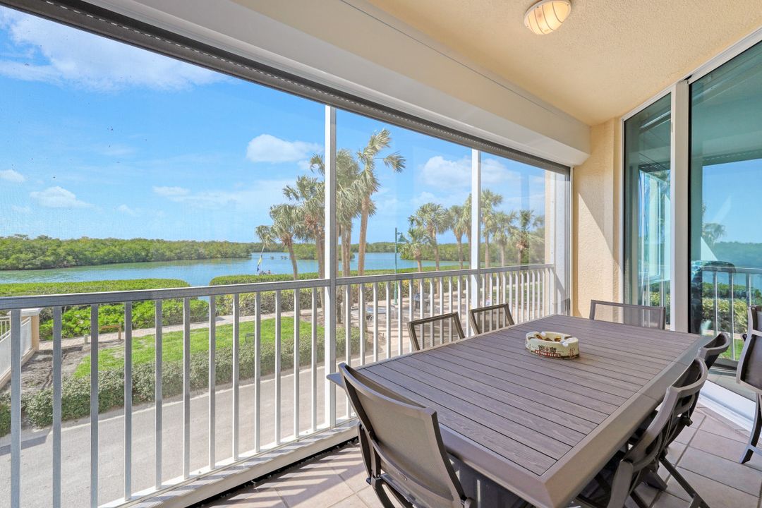 445 Dockside Dr ##201, Naples, FL 34110