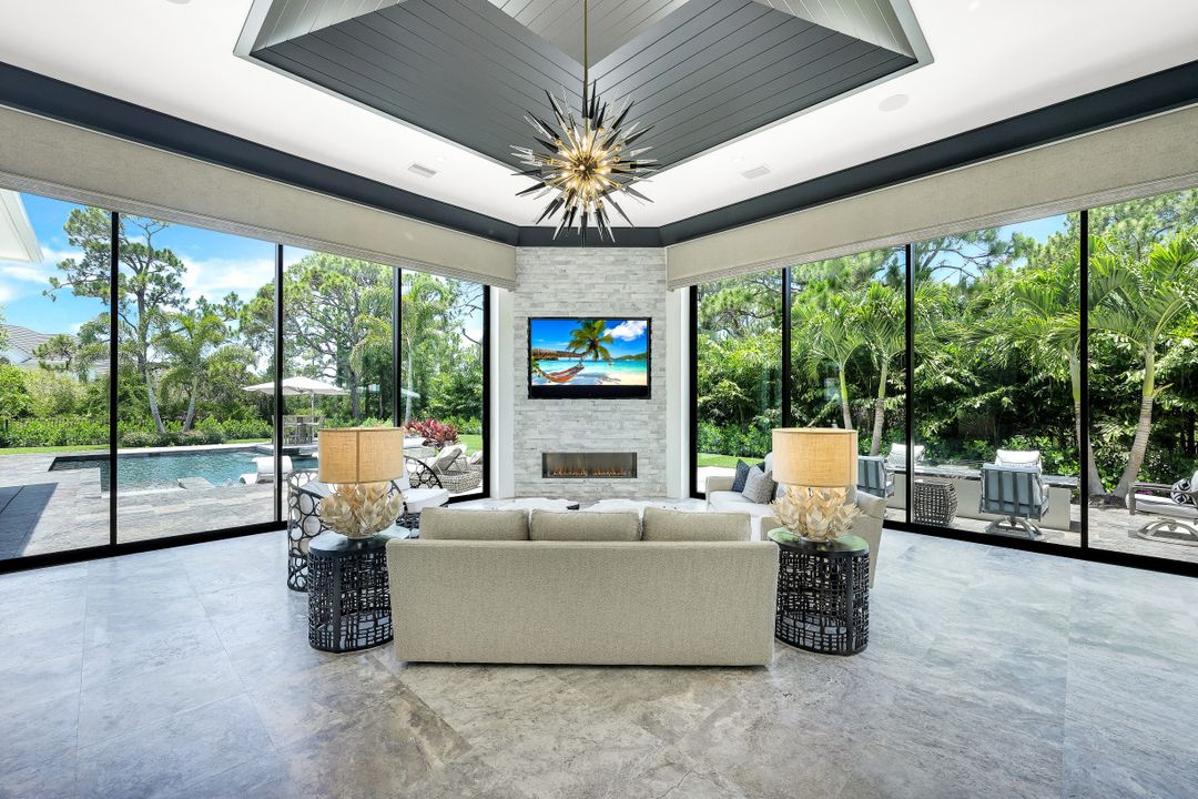 359 Warwick Way, Naples, FL 34110