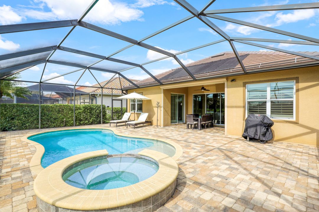 9455 Quarry Dr, Naples, FL 34120