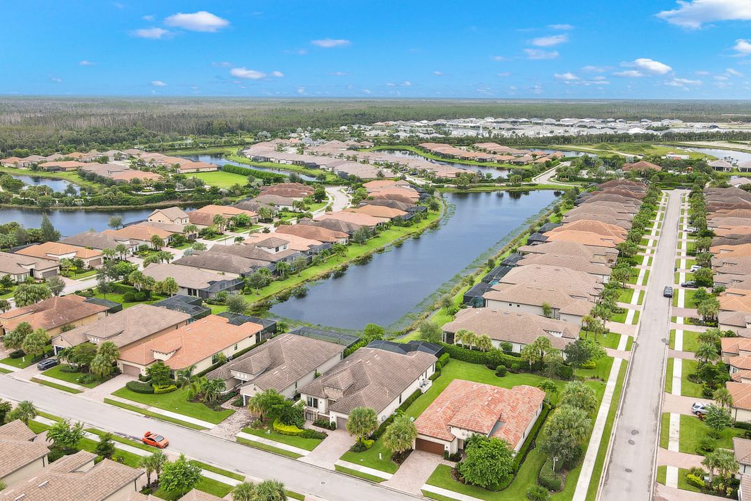 8450 Palacio Terrace W, Naples, FL 34114