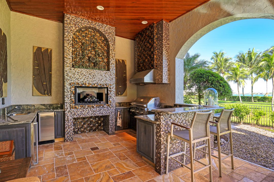 18000 Via Bellamare Ln, Miromar Lakes, FL 33913