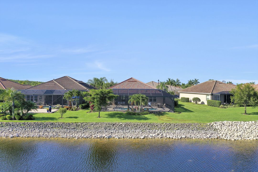 9091 Graphite Cir, Naples, FL 34120