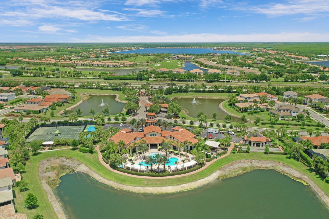 9385 Glenforest Dr, Naples, FL 34120