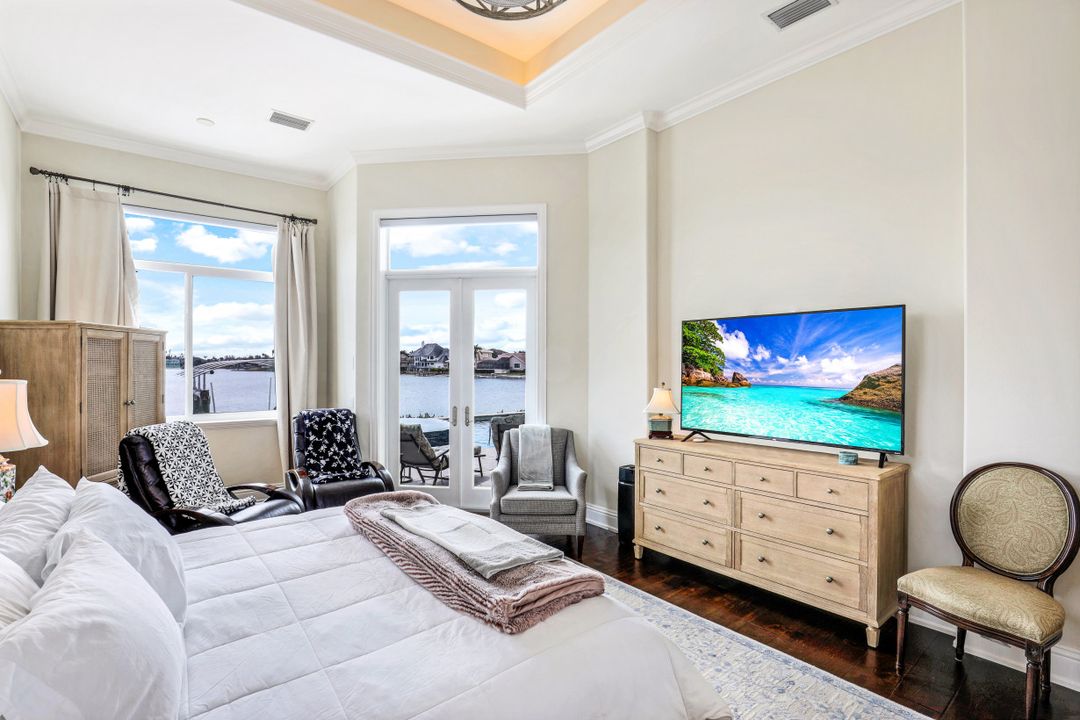 5930 Harborage Dr, Fort Myers, FL 33908