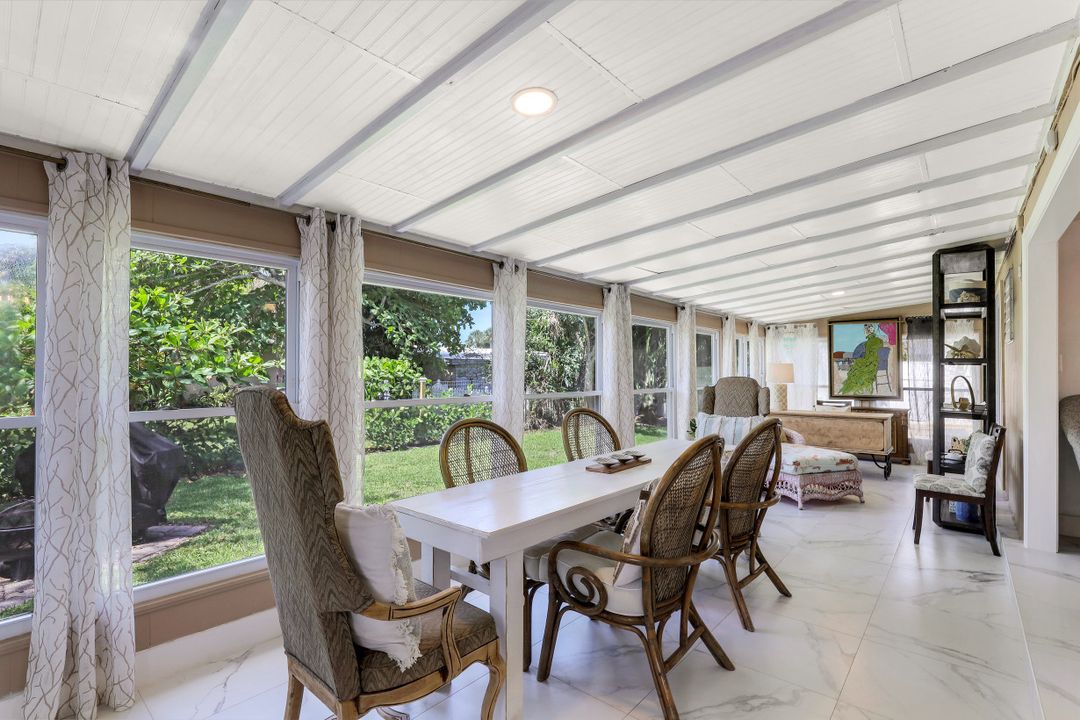 2070 Holiday Ln, Naples, FL 34104