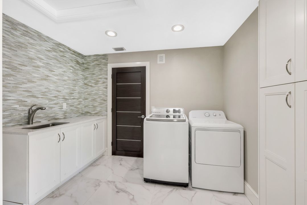 720 17th St NW, Naples, FL 34120