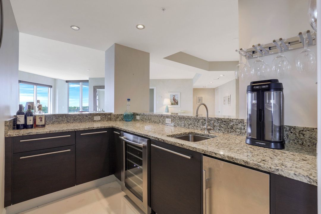 13675 Vanderbilt Dr #610, Naples, FL 34110