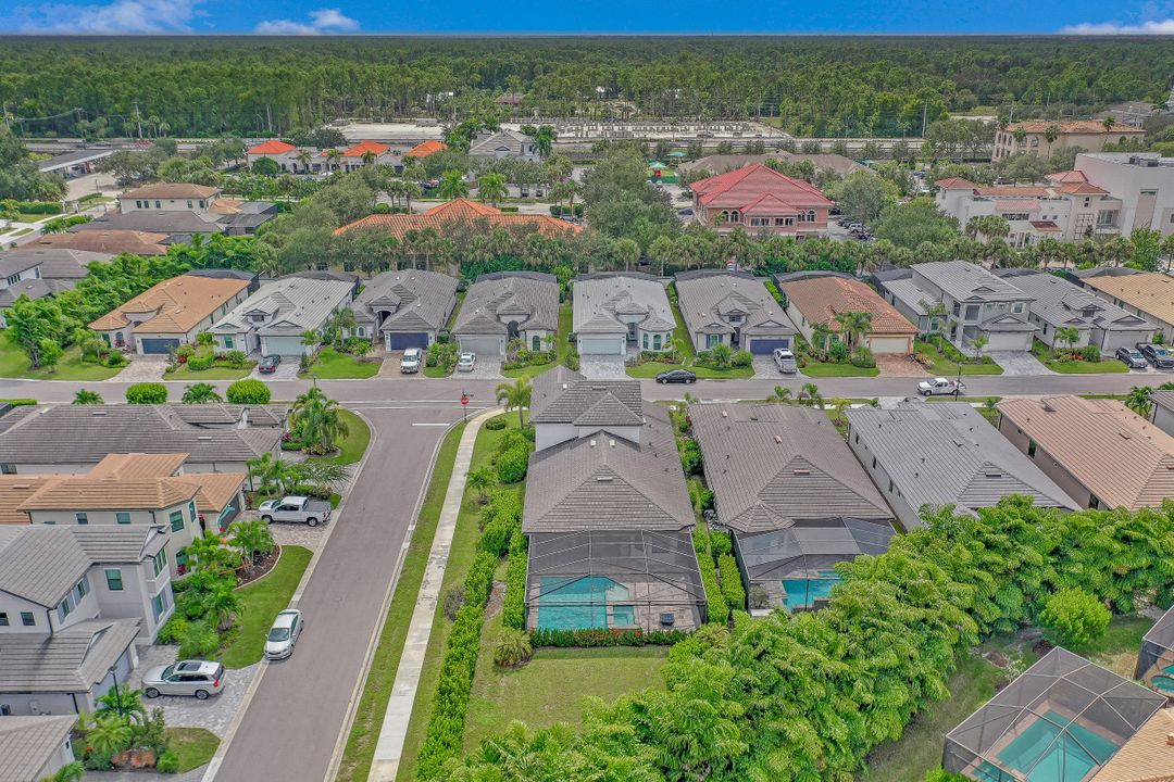 10030 Florence Cir, Naples, FL 34119