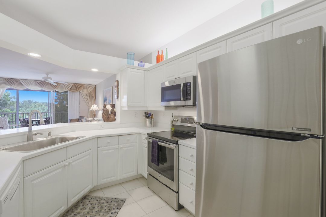 7687 Pebble Creek Cir #204, Naples, FL 34108