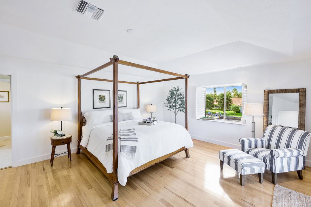 438 Lagoon Ave, Naples, FL 34108