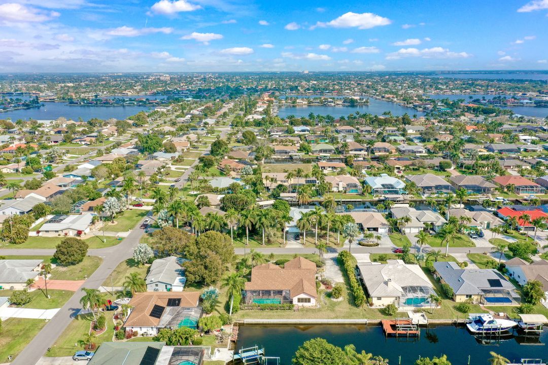 5208 SW 9th Pl, Cape Coral, FL 33914