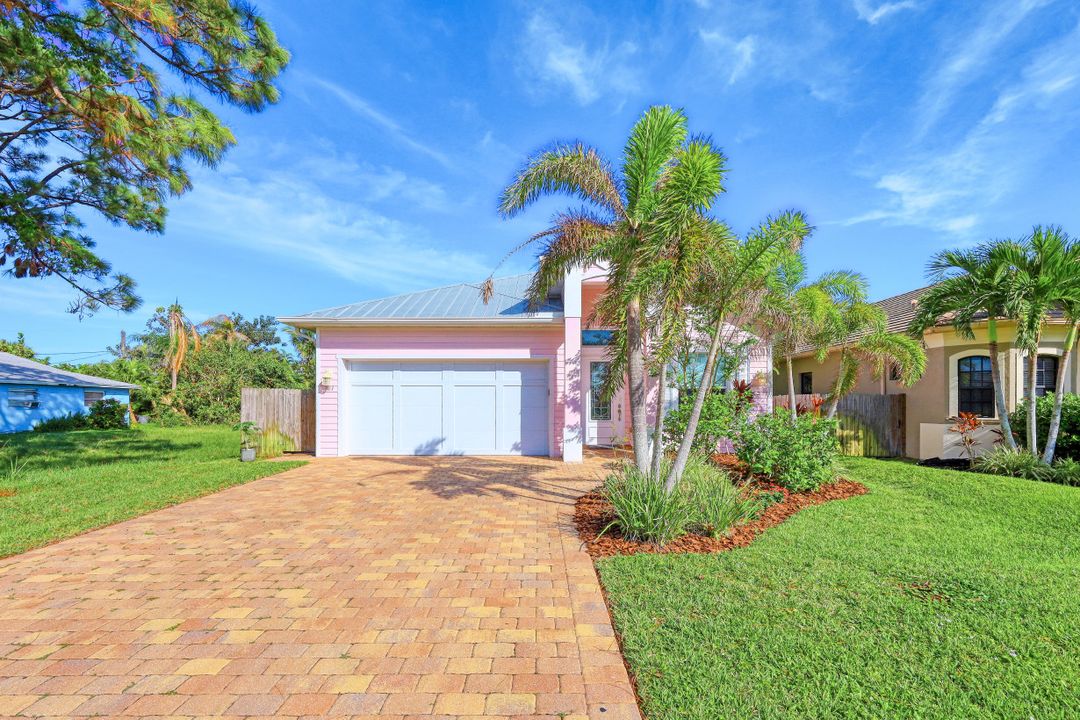 721 93rd Ave N, Naples, FL 34108