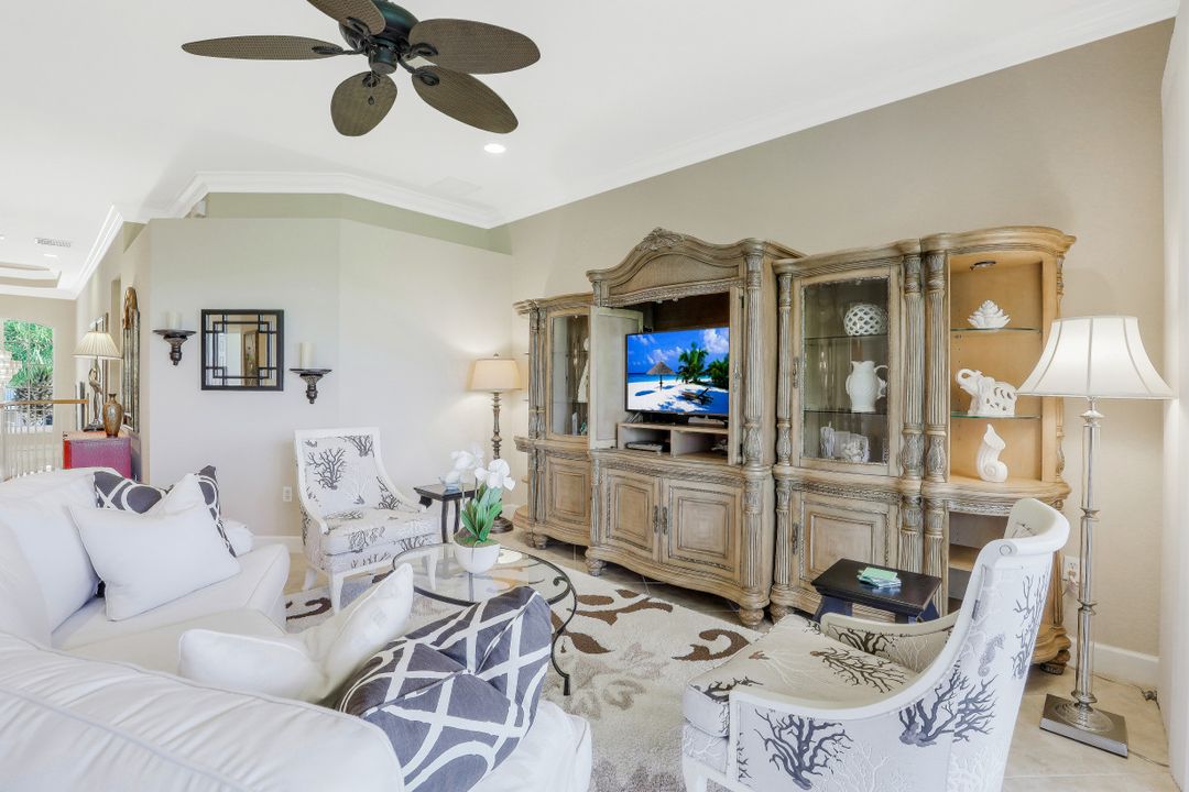 9201 Quartz Ln #202, Naples, FL 34120