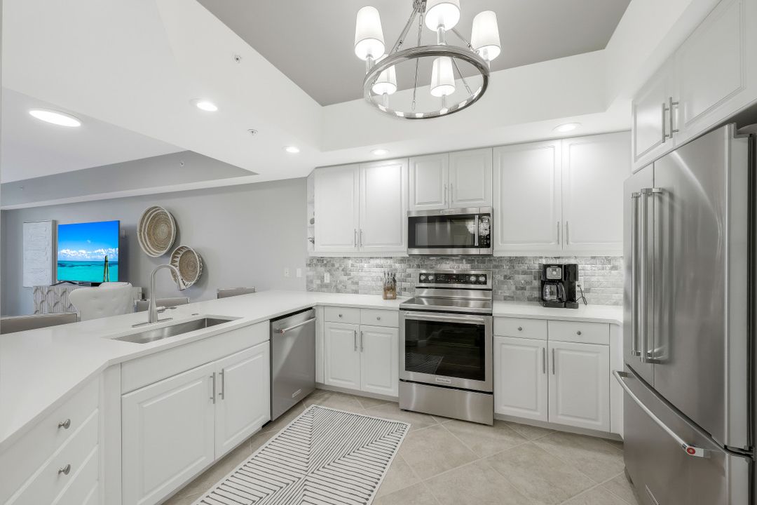 325 Dunes Blvd #204, Naples, FL 34110