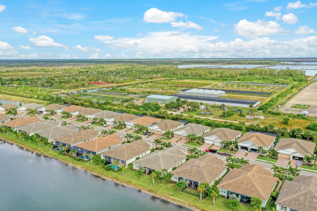 14708 Edgewater Cir, Naples, FL 34114