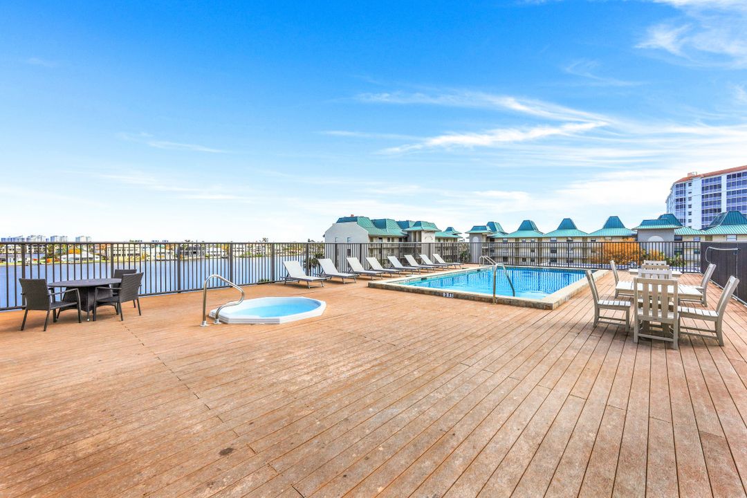 260 Southbay Dr #104, Naples, FL 34108