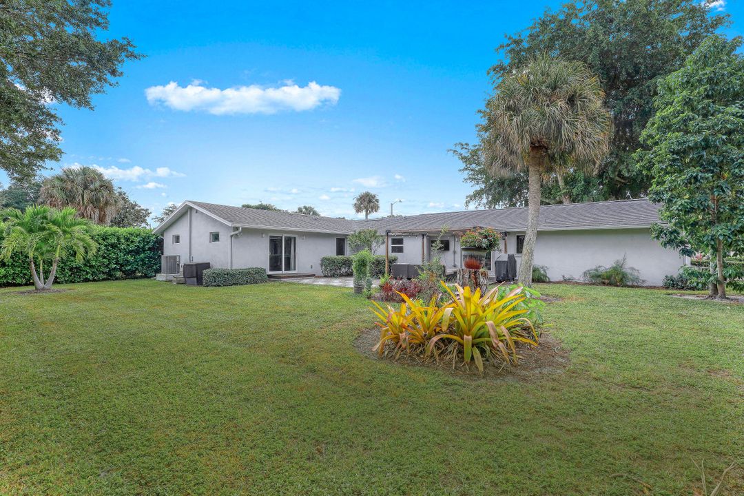 2697 Outrigger Ln, Naples, FL 34104