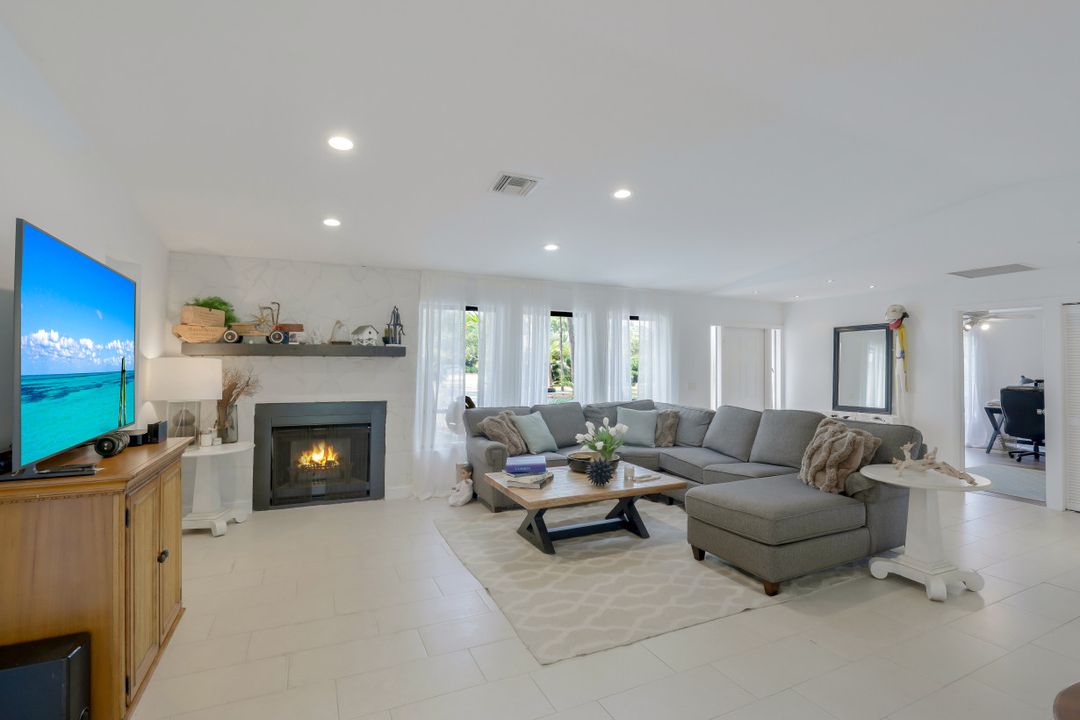 6640 Trail Blvd, Naples, FL 34108