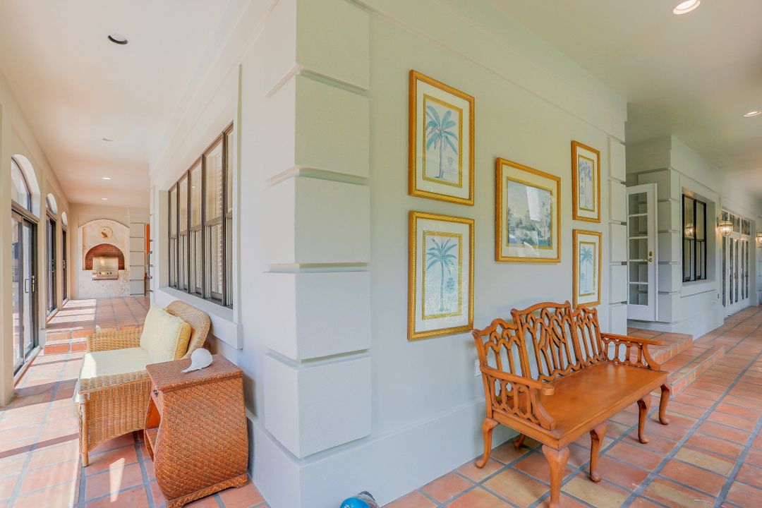 726 Bay Tree Ct, Naples, FL 34108