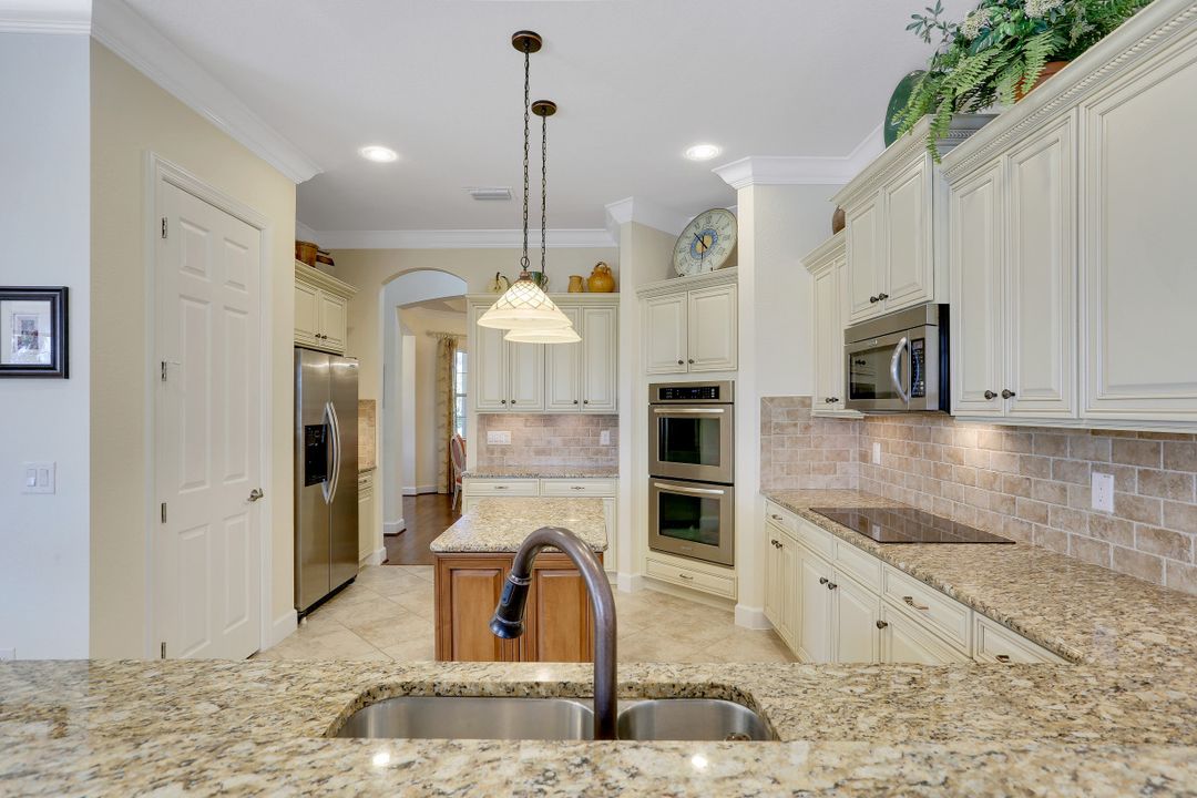 9755 Nickel Ridge Cir, Naples, FL 34120