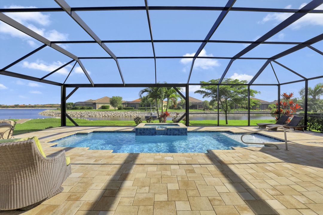 9091 Graphite Cir, Naples, FL 34120