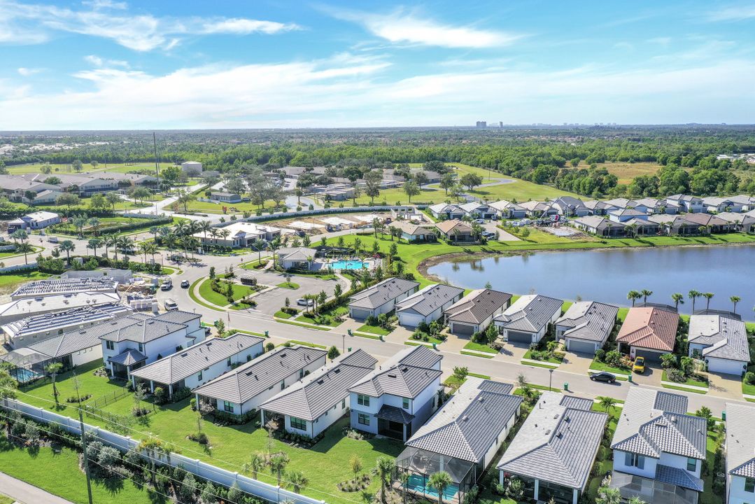 2236 Yellowfin Cir, Naples, FL 34114