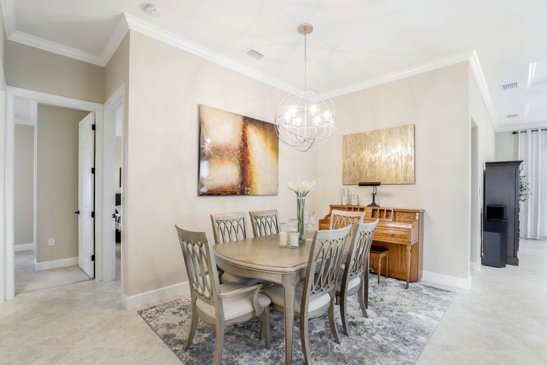 9374 Greyhawk Trl, Naples, FL 34120