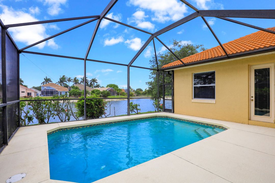 5014 Old Pond Dr, Naples, FL 34104