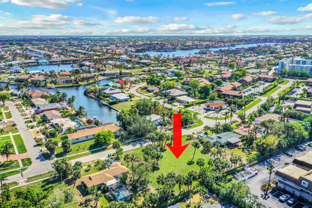 122 Greenbrier St, Marco Island, FL 34145