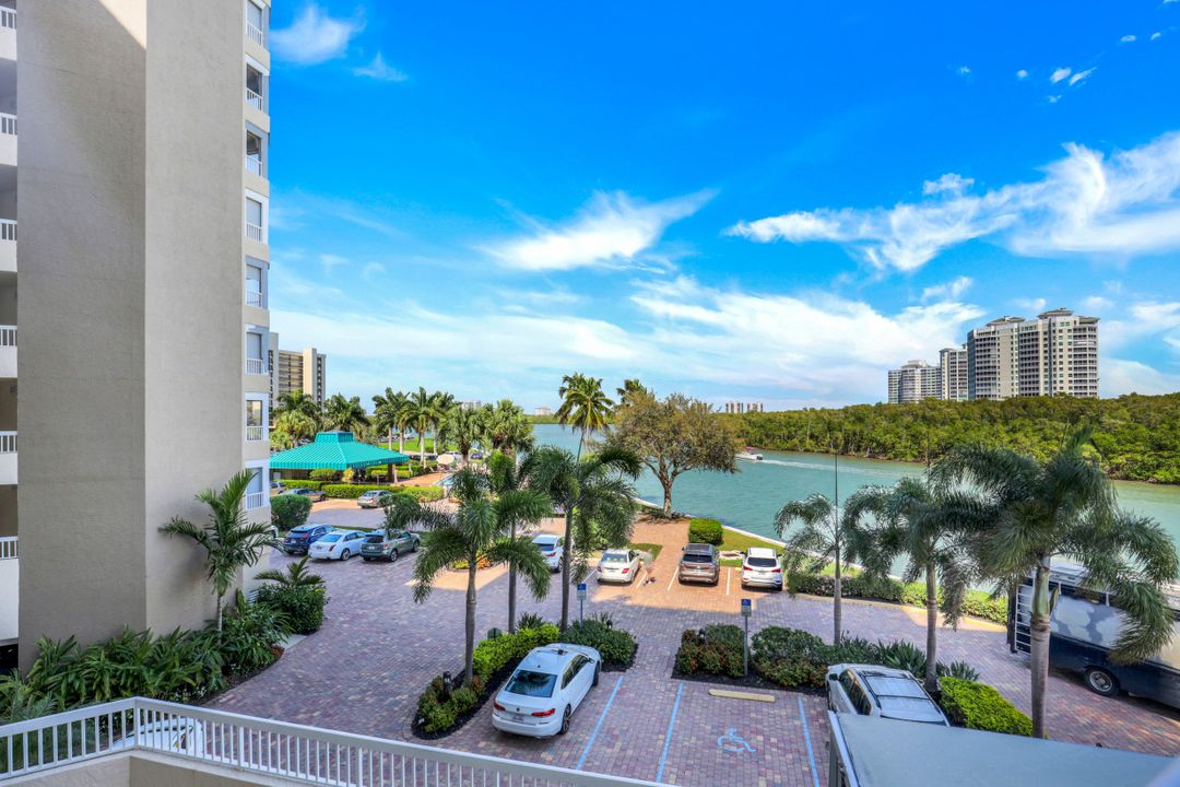 25 Bluebill Ave #201, Naples, FL 34108