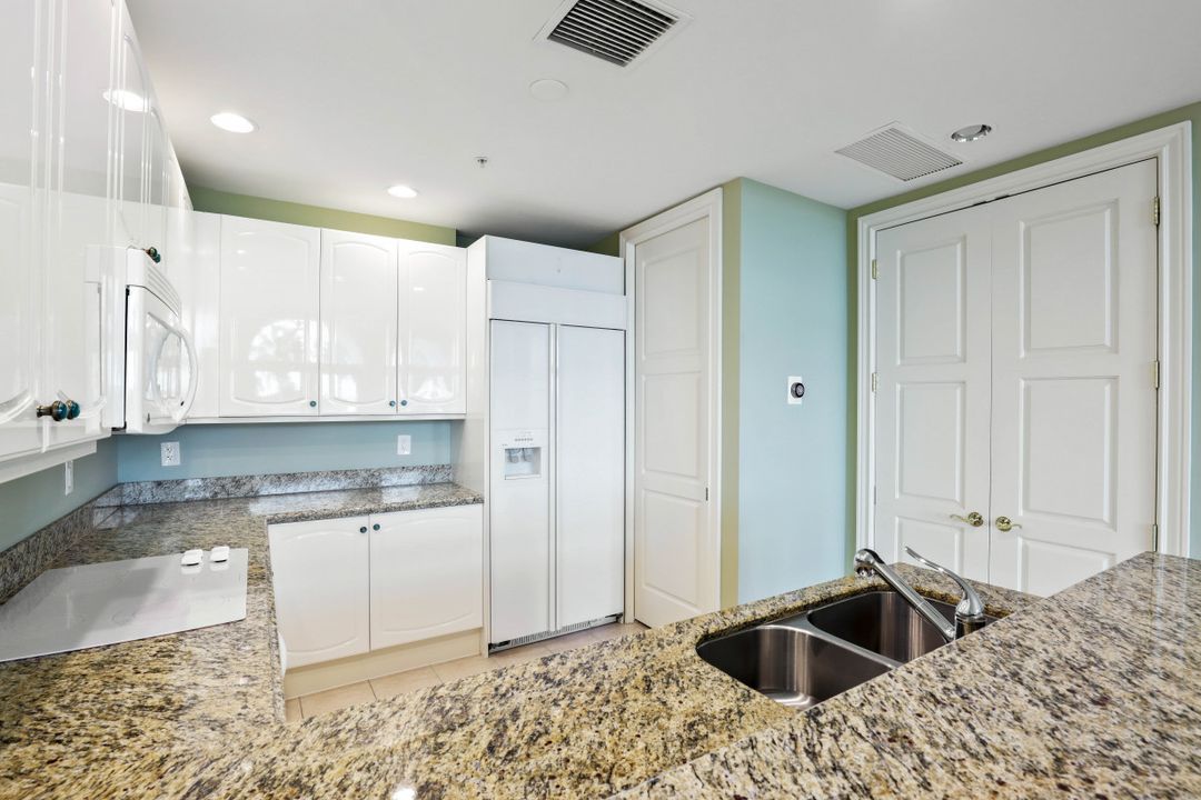 900 5th Ave S #301, Naples, FL 34102