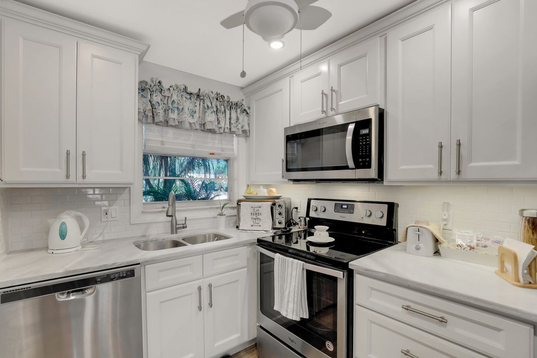 100 Forest Lakes Blvd #112, Naples, FL 34105