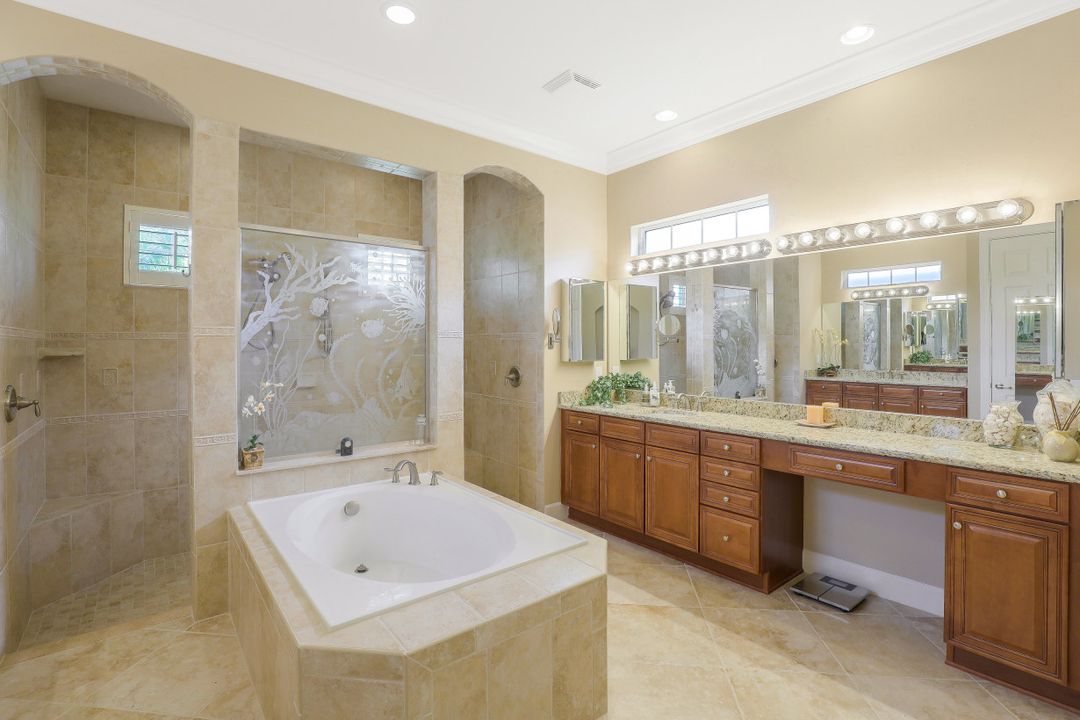 9359 Marble Stone Dr, Naples, FL 34120