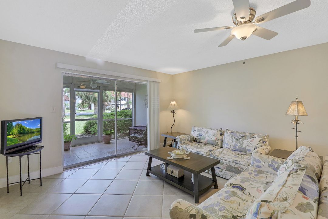 300 Valley Stream Dr #6A, Naples, FL 34113