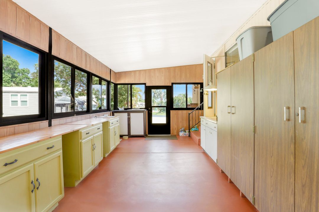 211 Grosbeak Ln, Naples, FL 34114