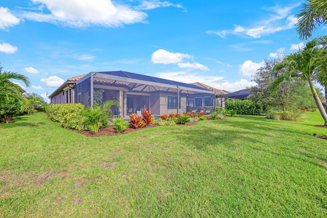 9243 Rialto Ln, Naples, FL 34119