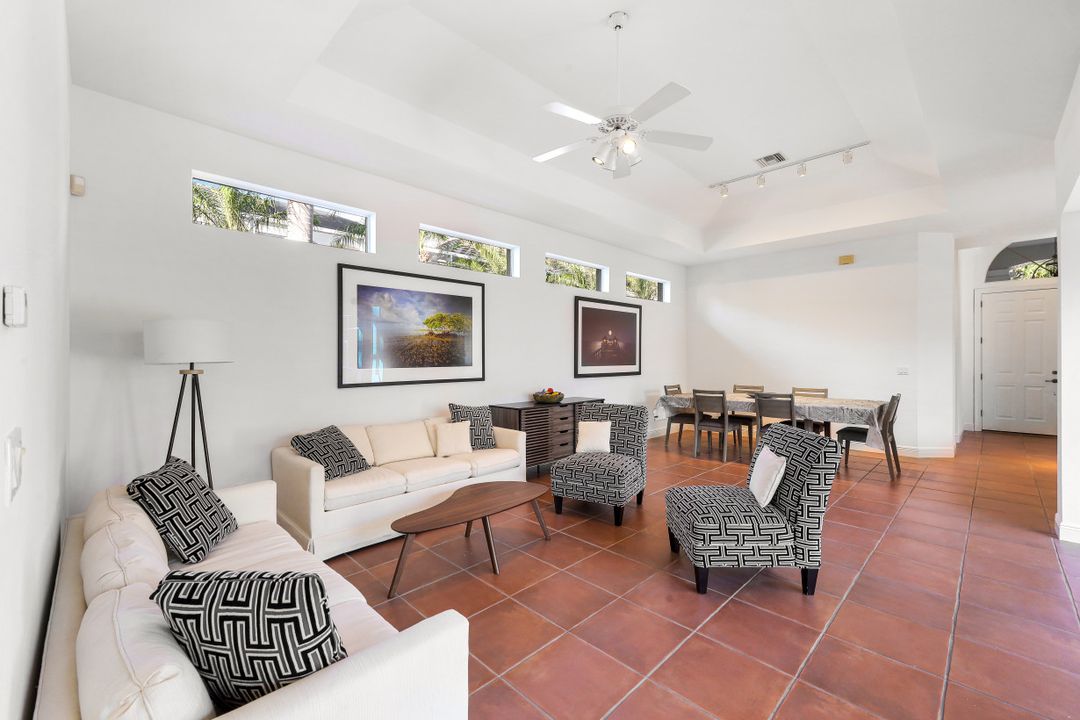 524 Eagle Creek Dr, Naples, FL 34113