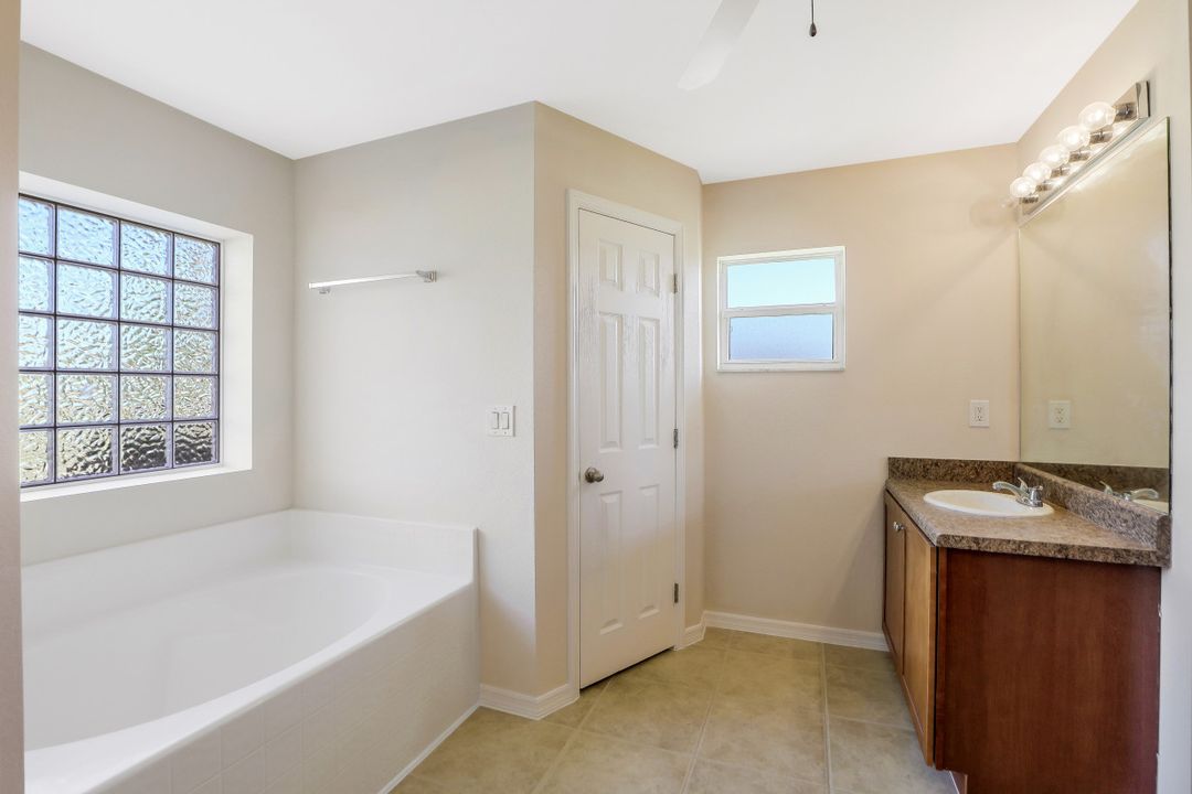 1713 NW 3rd Pl, Cape Coral, FL 33993