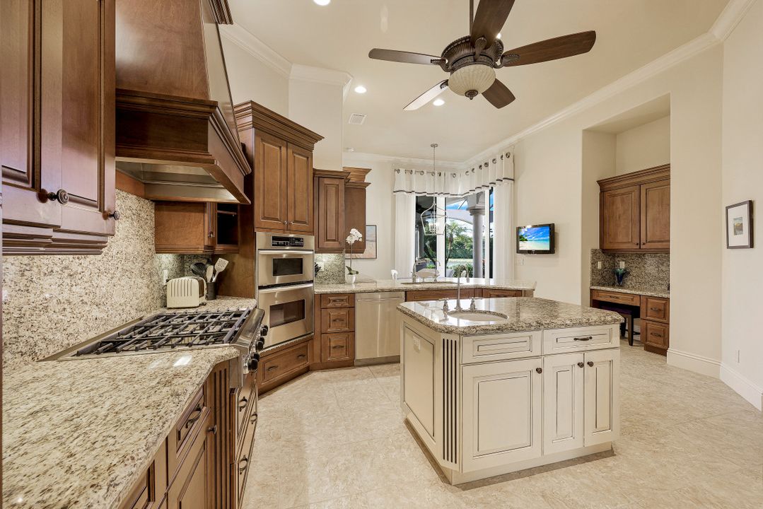 10590 Via Milano Dr, Miromar Lakes, FL 33913