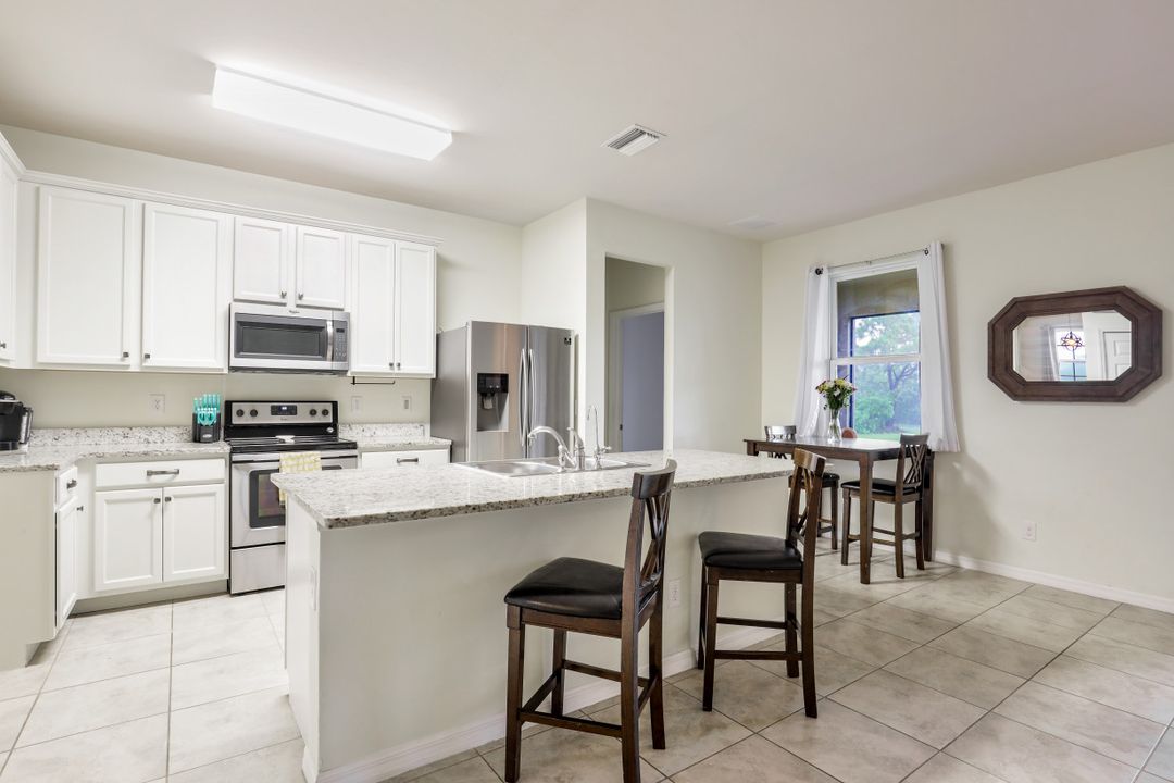 1813 NW 10th St, Cape Coral, FL 33993