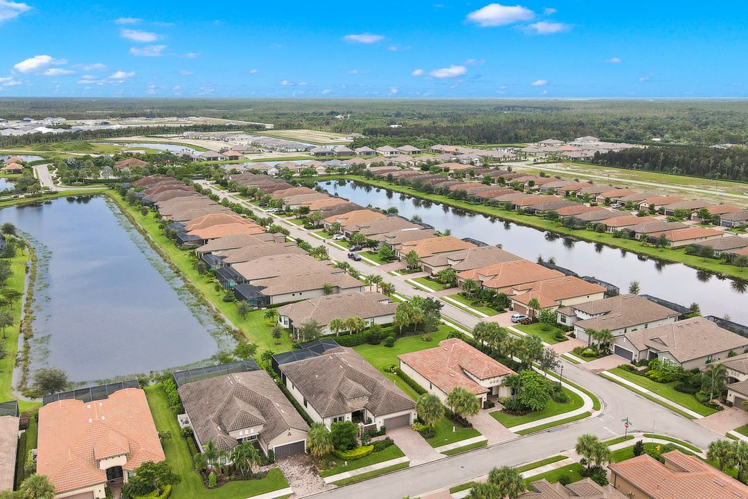 8450 Palacio Terrace W, Naples, FL 34114