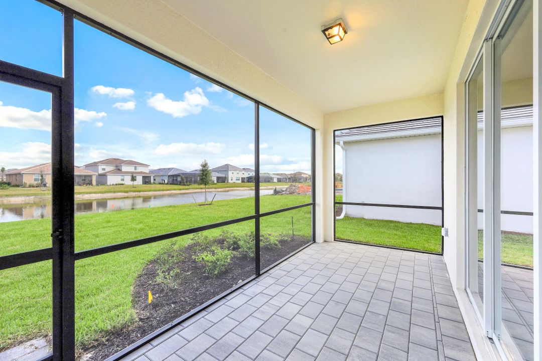 2434 Orchard St, Naples, FL 34120