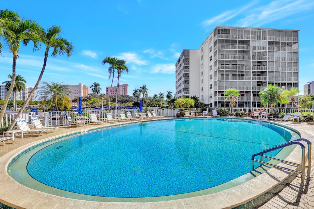 1 Bluebill Ave #709, Naples, FL 34108