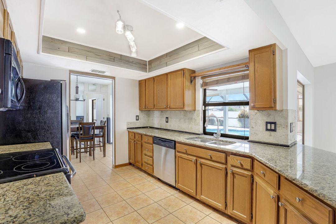 1118 SW 42nd St, Cape Coral, FL 33914