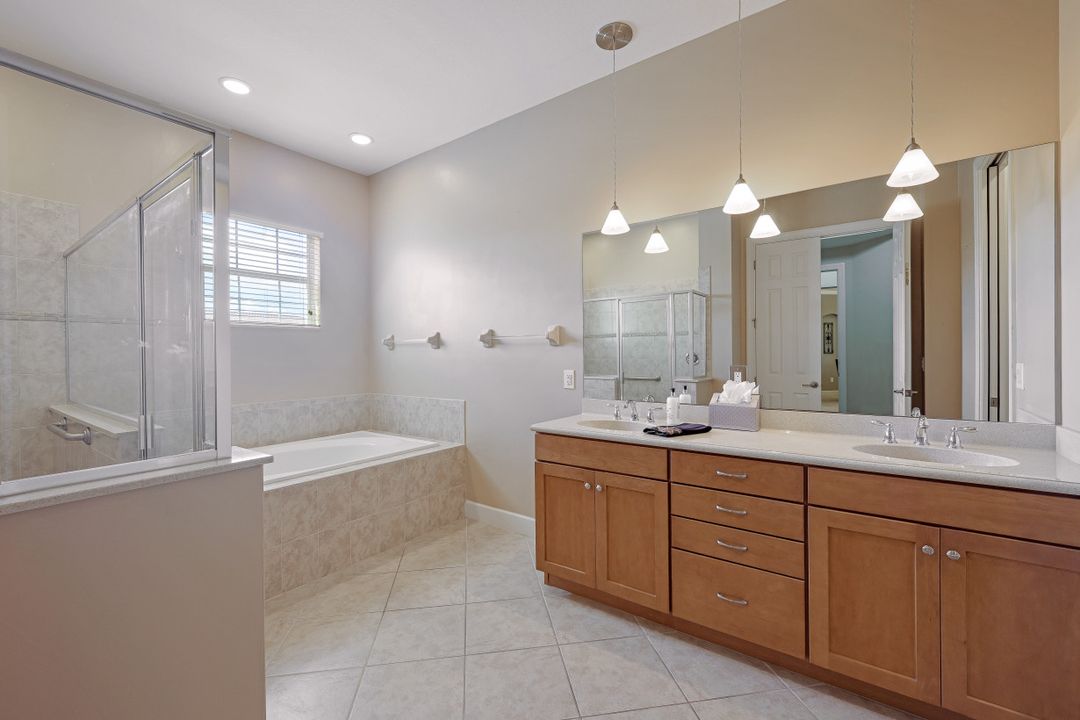 10380 Glastonbury Cir #202, Fort Myers, FL 33913