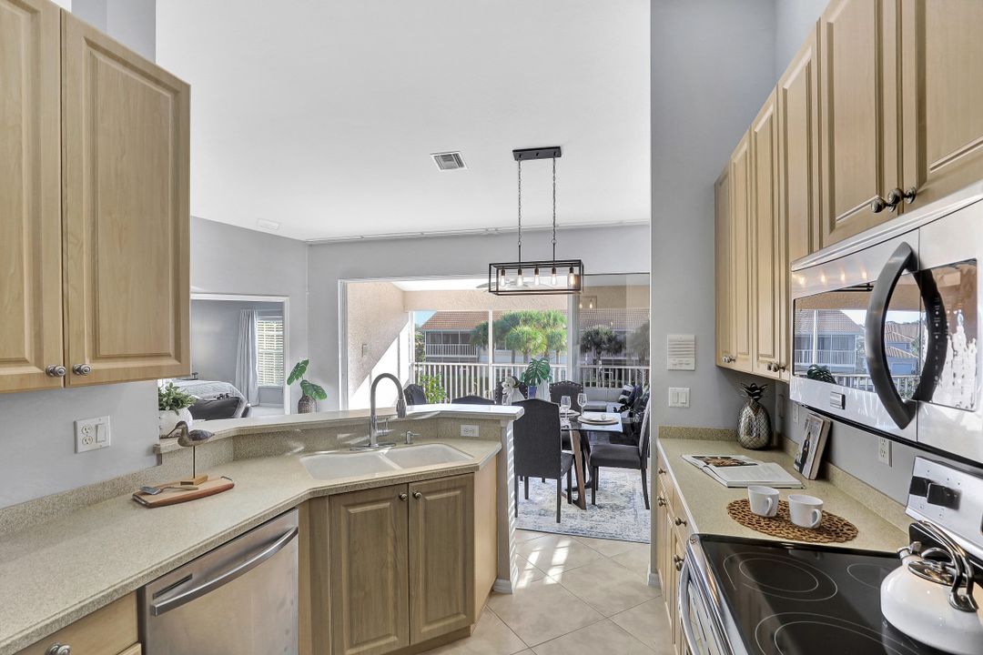 6325 Lexington Ct, Naples, FL 34110